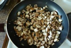 Тунец с грибами в сметане в духовке