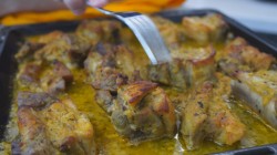 Запеченные маринованные свиные ребрышки