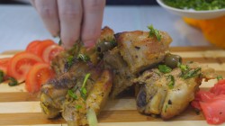 Запеченные маринованные свиные ребрышки