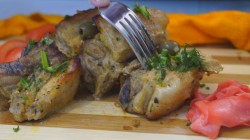 Запеченные маринованные свиные ребрышки