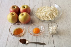 Запеченные яблоки с творогом в духовке