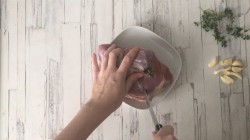 название картинки Запеченный бараний окорок в медовой глазури