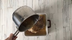 название картинки Запеченный бараний окорок в медовой глазури