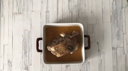 название картинки Запеченный бараний окорок в медовой глазури