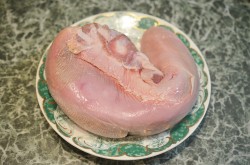 название картинки Запеченный говяжий язык в духовке