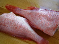 Морской окунь, запеченный в духовке - шаг 2 Морской окунь, запеченный в духовке - шаг 2