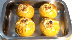 Запечённые яблоки с сюрпризом - шаг 7