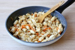 Запечённый ананас с сыром в духовке на праздник