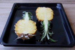 Запечённый ананас с сыром в духовке на праздник