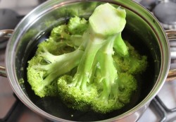 Запеканка из брокколи с грибами и сыром