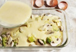 Запеканка из брокколи с грибами и сыром