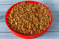 Запеканка из гречки в духовке с фаршем - шаг 1 Запеканка из гречки в духовке с фаршем - шаг 1