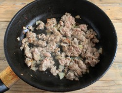 название картинки Запеканка из кабачков с фаршем в духовке