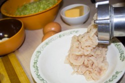 название картинки Запеканка из кабачков с курицей в духовке куриная