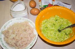 название картинки Запеканка из кабачков с курицей в духовке куриная