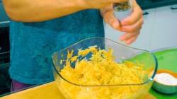 Запеканка из картофеля с шампиньонами в мультиварке