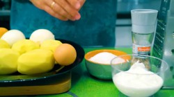 Запеканка из картофеля с шампиньонами в мультиварке