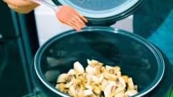 Запеканка из картофеля с шампиньонами в мультиварке