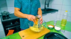 Запеканка из картофеля с шампиньонами в мультиварке