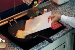 Запеканка из лапши с фаршем в духовке - шаг 3 Запеканка из лапши с фаршем в духовке - шаг 3