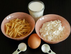 Запеканка из макарон с творогом - шаг 1 Запеканка из макарон с творогом - шаг 1