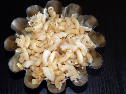 Запеканка из макарон с творогом - шаг 2 Запеканка из макарон с творогом - шаг 2