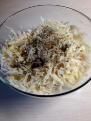 Запеканка из тертого картофеля с сыром в духовке - шаг 5