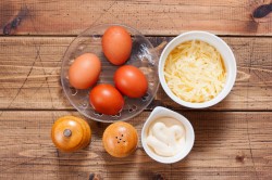 Запеканка из яиц в духовке с сыром - шаг 1