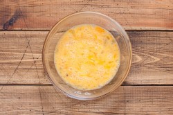 Запеканка из яиц в духовке с сыром - шаг 2