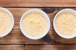 Запеканка из яиц в духовке с сыром - шаг 4