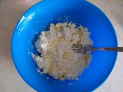 Запеканка на молоке с манкой и творогом как в садике - шаг 4