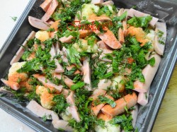 Запеканка на сливках, цветной капусте, сыре с сосисками