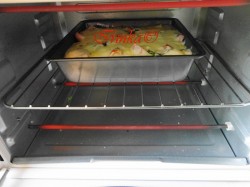 Запеканка на сливках, цветной капусте, сыре с сосисками