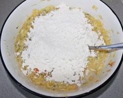 Запеканка помидорно кабачково сырная