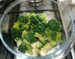 Брокколи в сметане в духовке с сыром запеканка