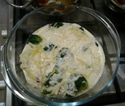 Брокколи в сметане в духовке с сыром запеканка