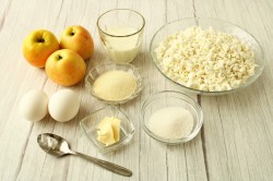 Запеканка с яблоками и манкой творожная