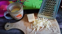 Запеканка из чесночных стрелок на сковороде - шаг 3 Запеканка из чесночных стрелок на сковороде - шаг 3