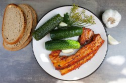 название картинки Соленые огурцы на зиму холодным способом в банках