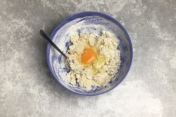 Заварное тесто на пельмени и вареники с яйцом