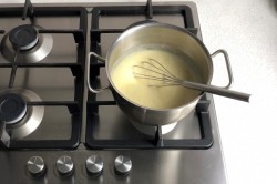 Заварной крем на молоке и яйцах