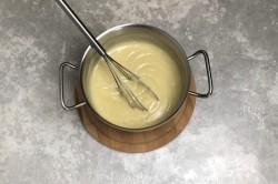 Заварной крем на молоке и яйцах