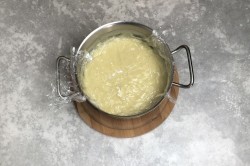 Заварной крем на молоке и яйцах