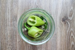 Квашеные зеленые помидоры на зиму в банках