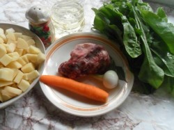 Зеленый борщ с щавелем в мультиварке - шаг 1