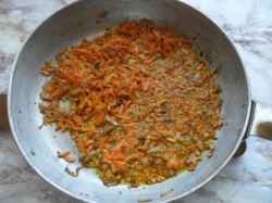 Зеленый борщ с щавелем в мультиварке - шаг 5