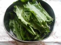 Зеленый борщ с щавелем в мультиварке - шаг 6