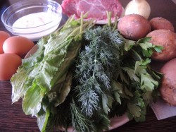 Зеленый суп щавелевый на свинине с яйцами