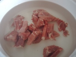 Зеленый суп щавелевый на свинине с яйцами