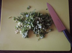 Зеленый суп щавелевый на свинине с яйцами